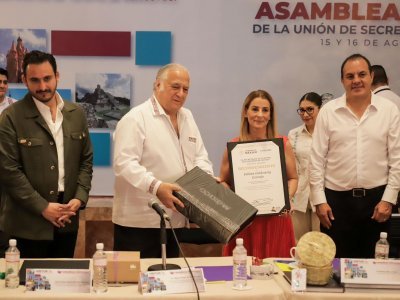 <a href="/noticias/recibe-julieta-goldzweig-reconocimiento-por-trabajo-coordinado-con-la-sectur">RECIBE JULIETA GOLDZWEIG RECONOCIMIENTO POR TRABAJO COORDINADO CON LA SECTUR</a>