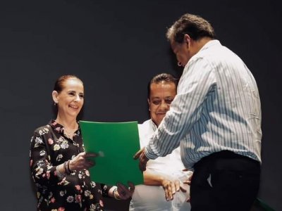 <a href="/noticias/entregan-autoridades-de-turismo-distintivos-moderniza-15-establecimientos-de-morelos">ENTREGAN AUTORIDADES DE TURISMO DISTINTIVOS MODERNIZA A 15 ESTABLECIMIENTOS DE MORELOS</a>